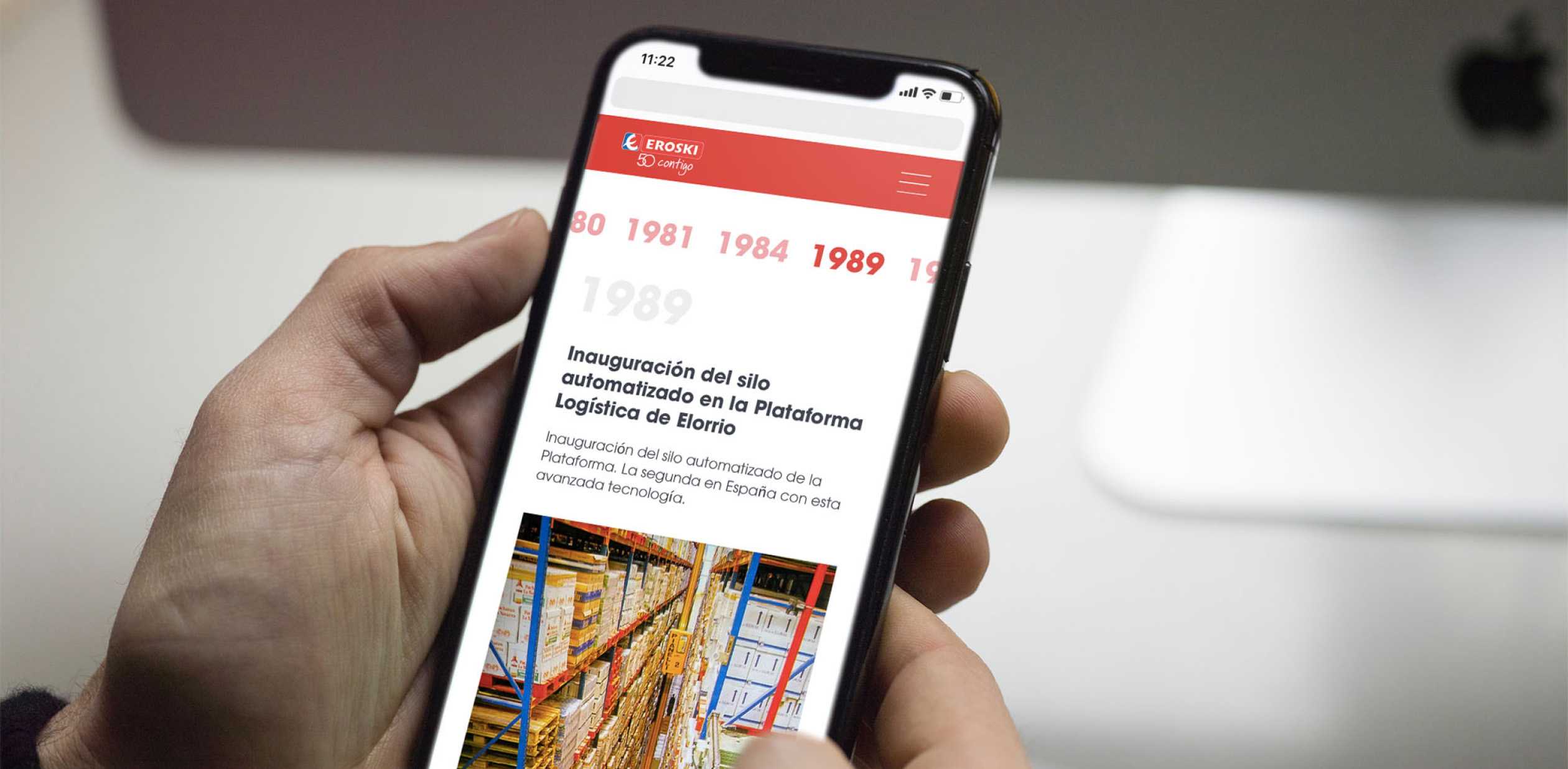 Grupo Eroski web mockup móvil en mano